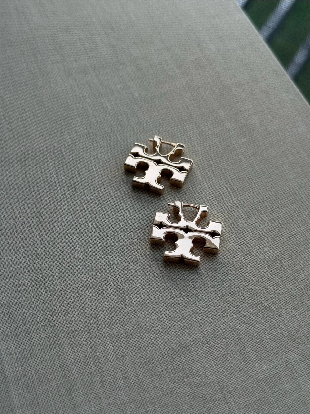Tory Burch Eleanor Hidden Hoops